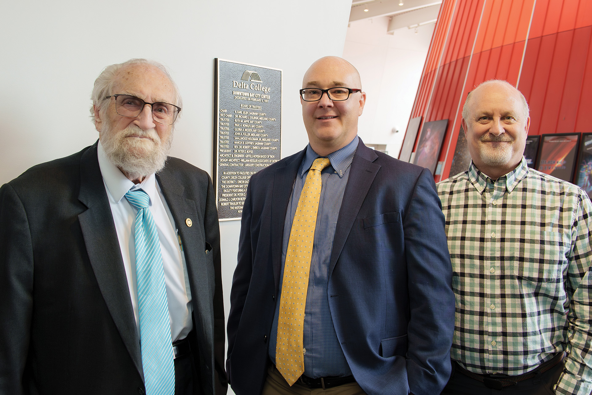 Planetarium displays plaque to honor dedication